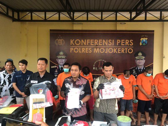 Polisi Sita Upal Ratusan Juta dari Delapan Tersangka di Mojokerto