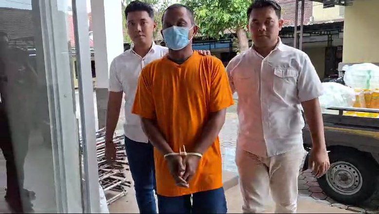 Polisi Gerebek Distributor Minyak Goreng Curah Kemasan Tanpa Izin Edar di Mojokerto