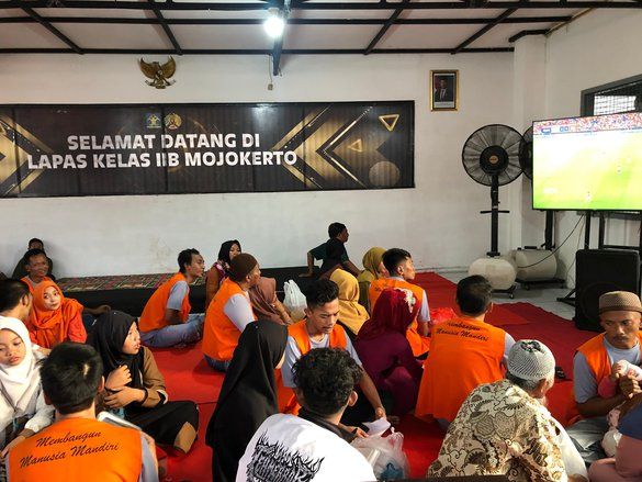 Momen Bahagia Warga Binaan Lapas Mojokerto Berbuka Puasa Bareng Keluarga