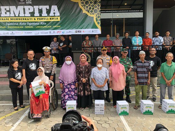 Gereja ROCK Mojokerto Bagikan Parcel Lebaran untuk Warga Kurang Mampu