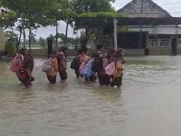 32 Sekolah Tergenang Banjir, Ini Instruksi Kepala Dinas Pendidikan Lamongan