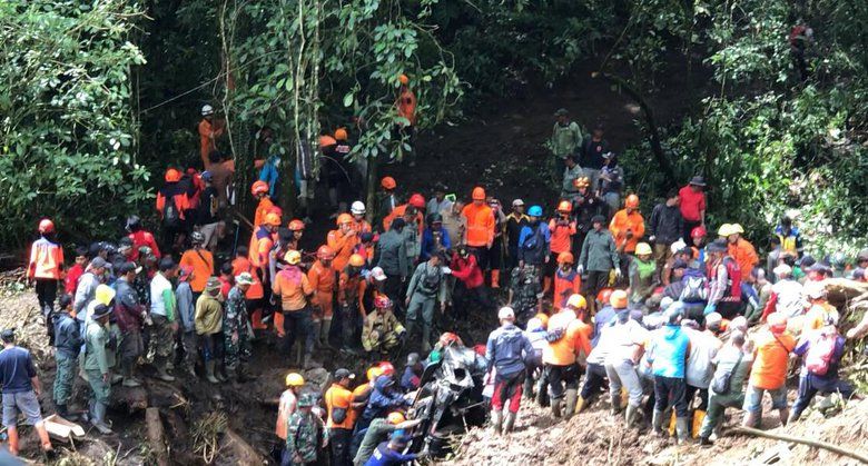 Dua Mobil dan 10 Korban Longsor di Pacet Mojokerto Telah Dievakuasi