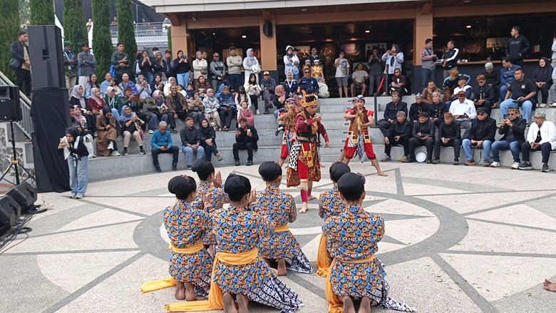 Budaya Jadi Napas Wisata, Probolinggo Angkat Sendratari Jathilan Majapahit di Bromo