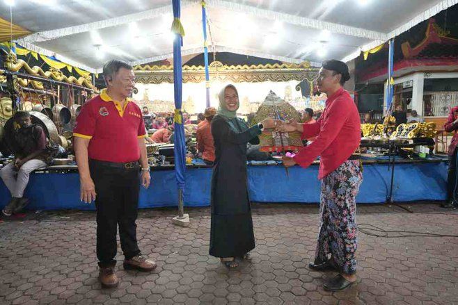 Pagelaran Wayang Kulit di Kelenteng Hok Sian Kiong, Ning Ita: Harmoni yang Indah