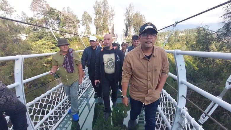 Jembatan Kaca, Wahana Baru di Gunung Bromo yang Segera Diresmikan