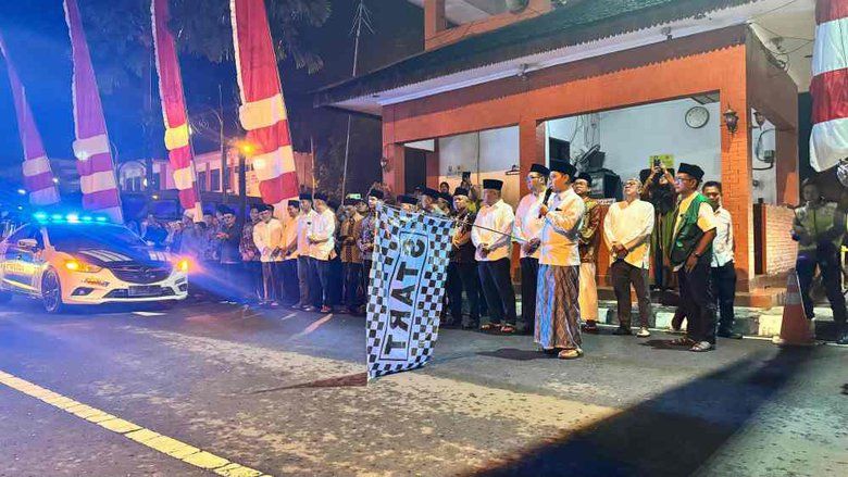Lepas Jemaah Haji dari Halaman Pemkab, Bupati Gus Barra: Semoga Mabrur