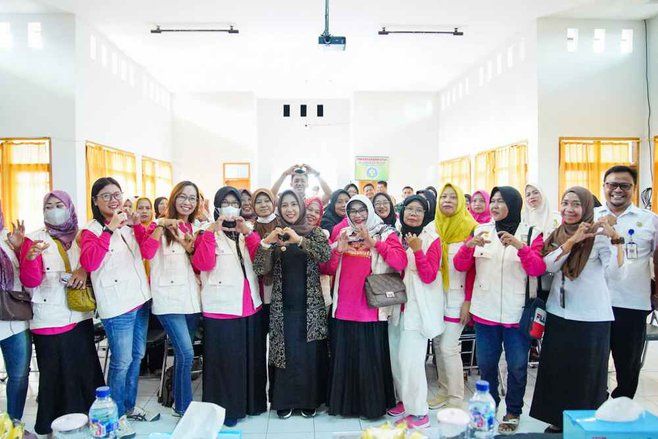 Ning Ita Ajak Kader Kesehatan Menjadi Pelopor PHBS Bagi Warga di Sekitarnya