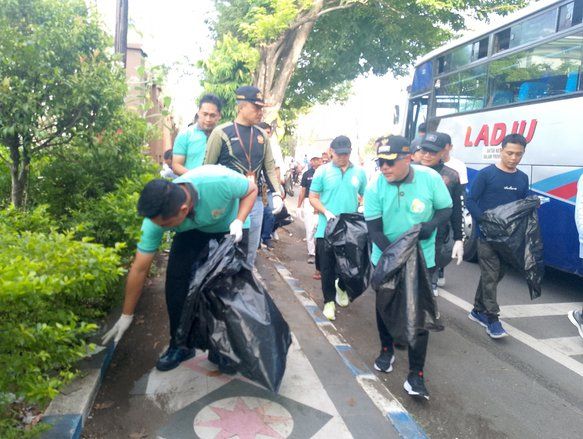 ‎Jalan Sehat dan Aksi Bersih-Bersih Warnai Puncak Harjakapro ke-279‎