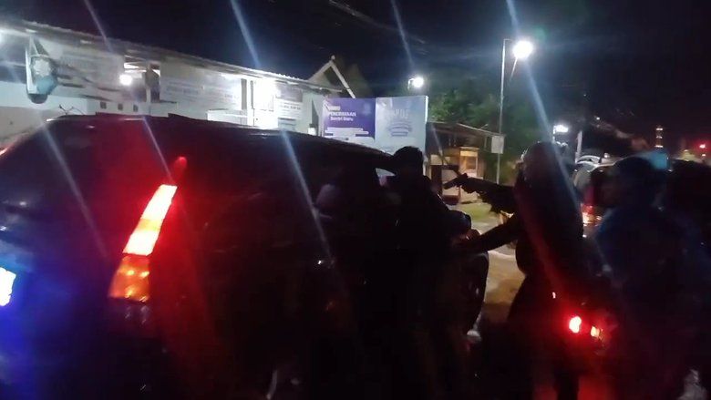 Sabu 1 Kilogram Diselundupkan Kemasan Teh dan Karung Beras