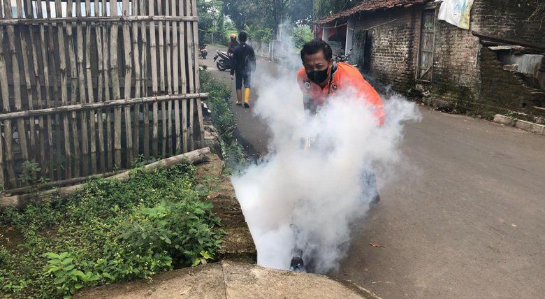 Tiga Anak di Dlanggu Terjangkit DBD, Perangkat Dusun Lakukan Fogging&nbsp;
