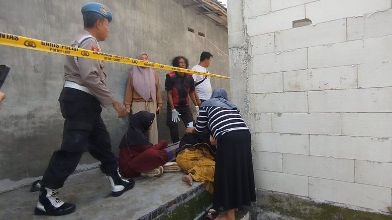 Tukang Las di Mojokerto Meninggal Akibat Tersetrum saat Memasang Atap Galvalum