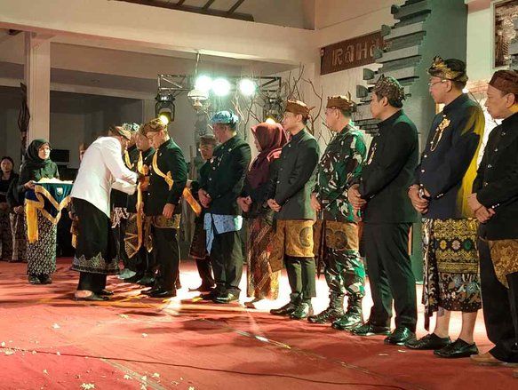 Fadli Zon Dikukuhkan jadi Sesepuh Kehormatan Tengger 