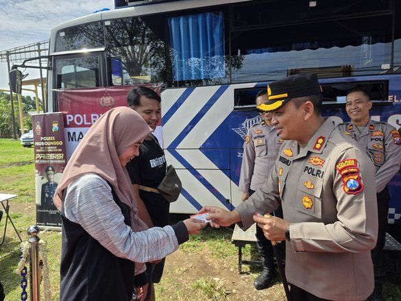 Polres Probolinggo Hadirkan Bus SIM Keliling di Wilayah Pelosok
 