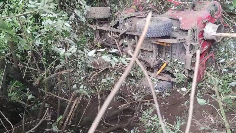 Jeep Ditumpangi Wisatawan asal China Terjun ke Jurang di Jalur Bromo