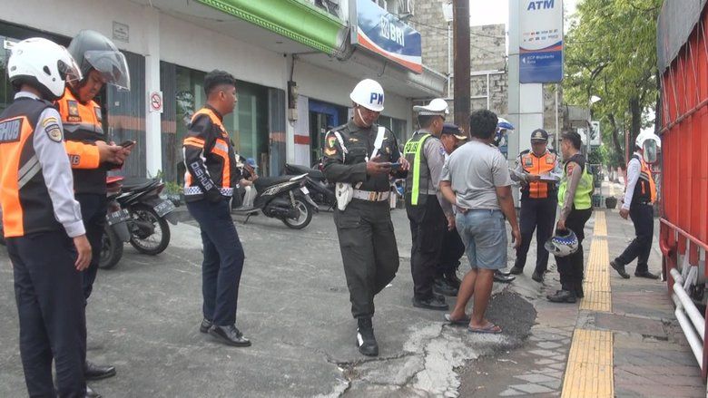 Parkir Liar Menjamur di Pusat Kota Mojokerto, Dishub Lakukan Penertiban Persuasif