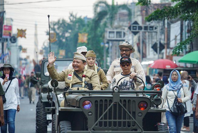 Kirab Budaya Mojo Bangkit 2025 Visualisasikan Tiga Era Sejarah Kota Mojokerto