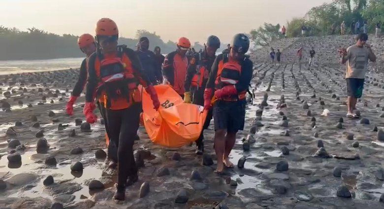 Jasad Pemuda yang Terjun ke Aliran Sungai Brantas Mojokerto Ditemukan