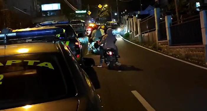 Pesta Miras dan Bawa Sajam, Ratusan Remaja Diamankan dari Villa di Pacet