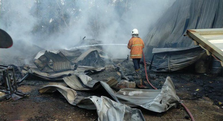 Gegara Rokok, Gudang Rongsokan di Ngoro Ludes Terbakar
