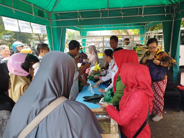 Hanya Sejam, Bahan Pangan Ludes Terjual di Operasi Pasar Murah di Pasar Tanjung Anyar