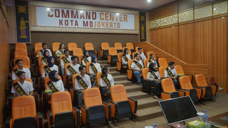 Gus &amp; Yuk Mojokerto Didapuk Jadi Duta KIP 2025, Siap Lawan Hoaks dan Sebar Informasi Positif