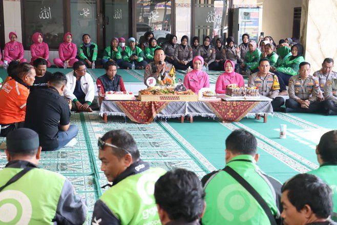 HUT Polwan ke-77, Polres Mojokerto Kota Rayakan bersama Ojol