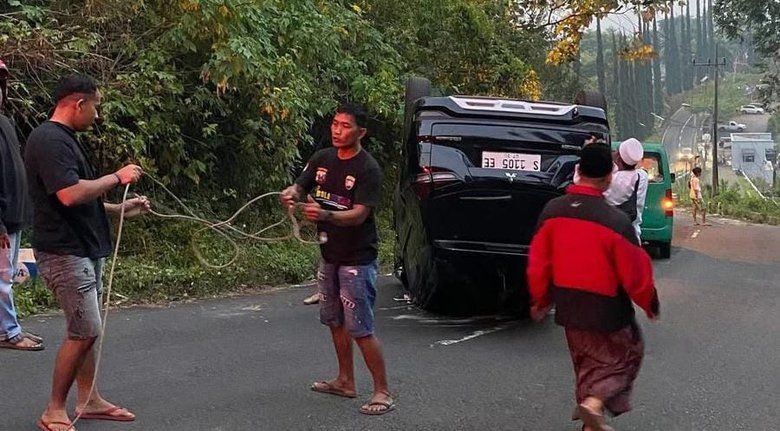 Rem Blong, Xpander Terbalik di Turunan Curam Jalur Pacet-Cangar