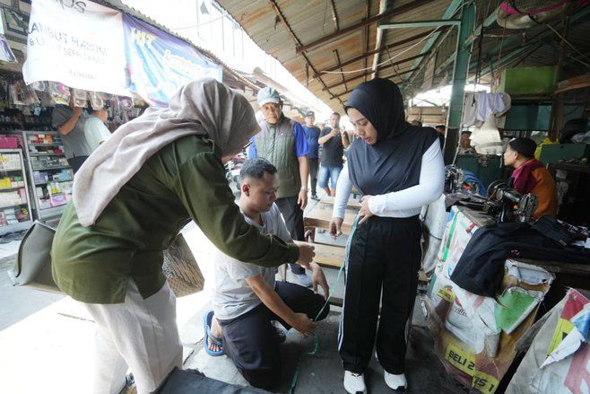Program Sambang Berlanjut, Ning Ita Sapa Penjahit dan Pengolah Singkong