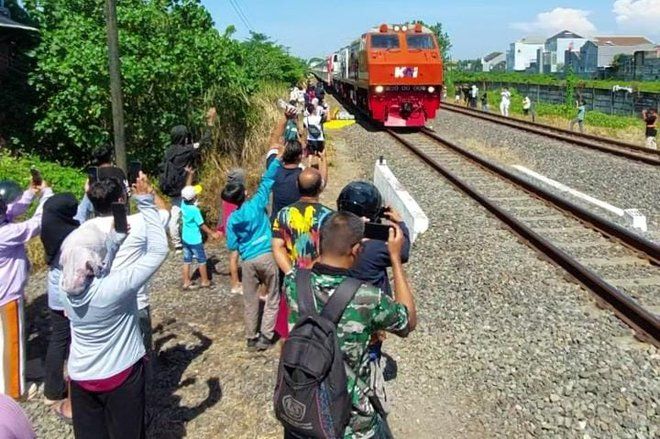 80 Tahun KAI, Daop 8 Surabaya Gelar Parade Livery dan Busana Adat di Kereta