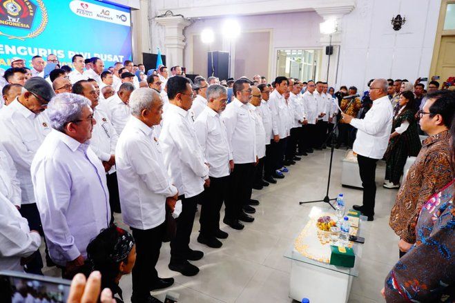 Di Pengukuhan Pengurus PWI Pusat, Menkomdigi Tegaskan Arti Penting Pers