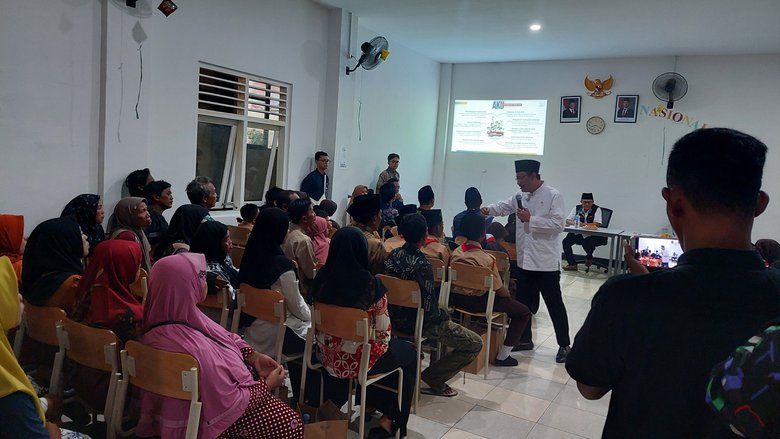 Kunjungi SRMP 15 Mojokerto, Gus Ipul Pastikan Semua Anak Bangsa Bersekolah