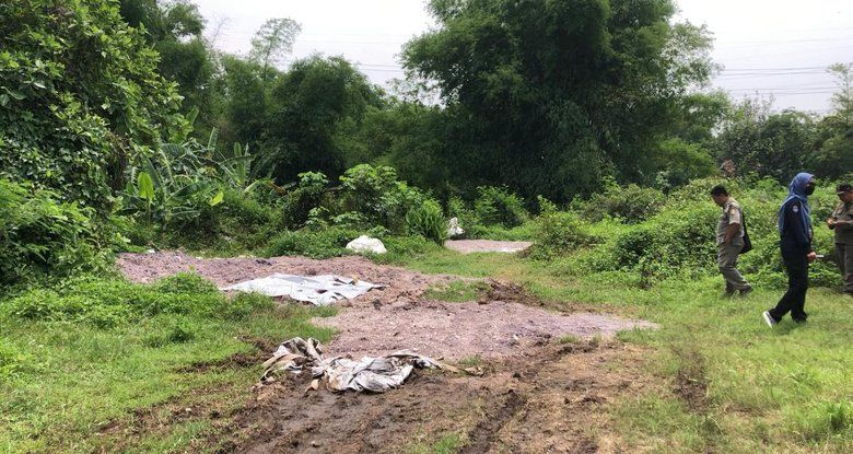 Bau Menyengat dari Limbah yang Diduga B3 Meresahkan Warga Mojokerto