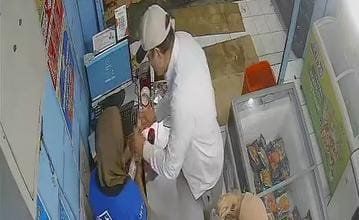 Dua WNA Diduga Curi Uang Toko di Mojokerto dengan Motif Gendam