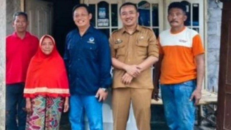 Anggota DPRD Mojokerto Peduli Rumah Roboh Akibat Diterjang Angin Kencang di Kemlagi 