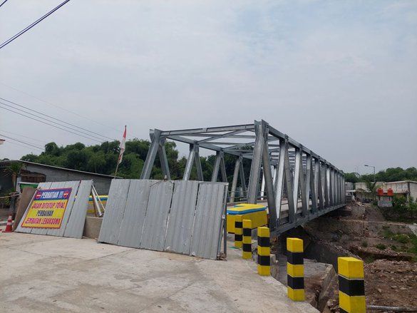 Tenggat Waktu Kurang Sepekan, Jembatan Lebaksono Jalani Uji Beban