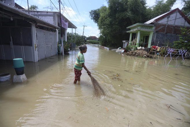 Puluhan Rumah  di Dawarbalandong Mojokerto Terendam Banjir