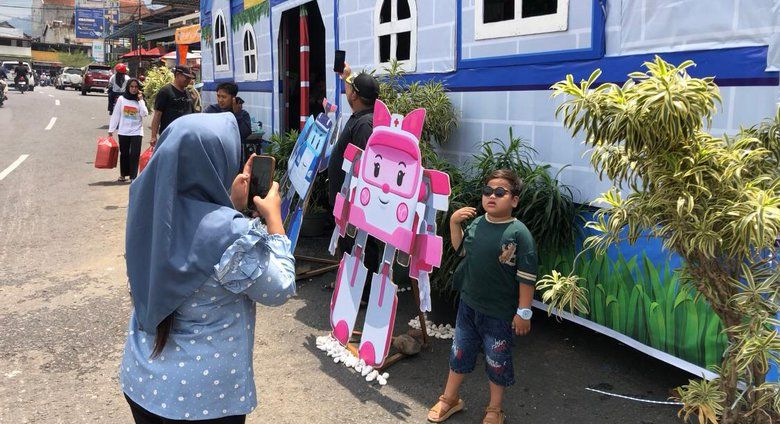 Pos Pelayanan Bertema Robocar Poli Meriahkan Pengamanan Nataru di Pacet Mojokerto