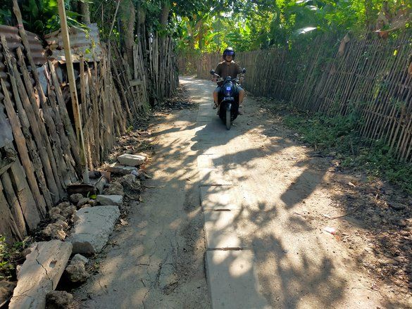 Papan Nama Proyek Saluran U-Ditch Program ADK di Sampang Dipertanyakan 