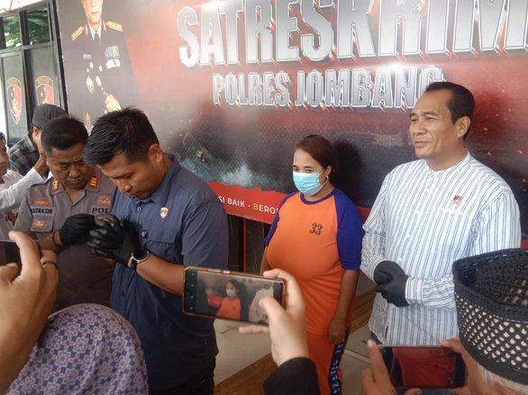 Sebelum Ditemukan Tewas Membusuk, Korban Diracun dan Ditusuk oleh Istri Sirinya