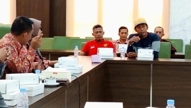 Lingkungan Terdampak Peternakan Ayam, Warga Kumitir Mengadu ke DPRD Mojokerto