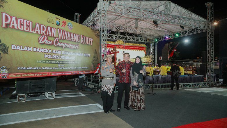 Meriahkan Hari Bhayangkara, Polres Jombang Gelar Pertunjukan Wayang Kulit