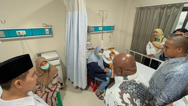 Jenguk Korban Keracunan MBG, Menteri HAM Minta Pemulihan Psikologis Beriringan dengan Medis