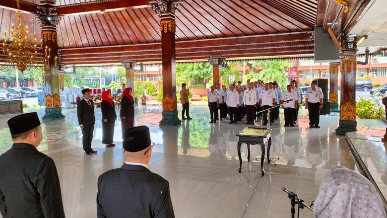 Lantik Tiga Kepala Dinas, Gus Barra Berikan Tugas Khusus