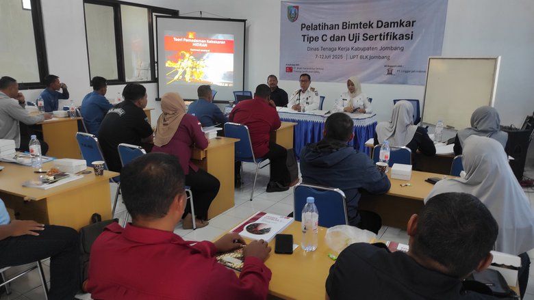 Disnaker Jombang Gelar Pelatihan Damkar Tipe C untuk Pekerja Industri Rokok
