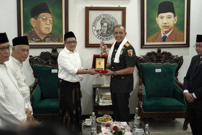 Pangdam V/Brawijaya Tawarkan Kuota Khusus bagi Santri Tebuireng Masuk TNI