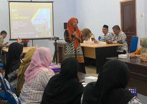 Ning Eyik Bagikan Tips agar Tetap Bahagia