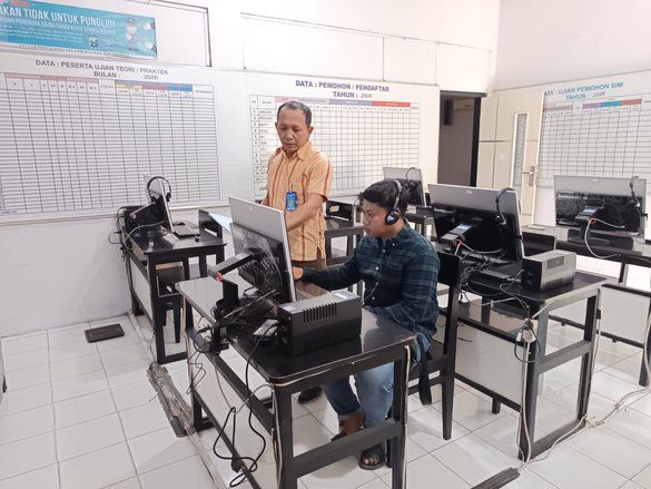 Satlantas Polres Sampang Pastikan Pelayanan SIM Transparan dan Bebas Pungli