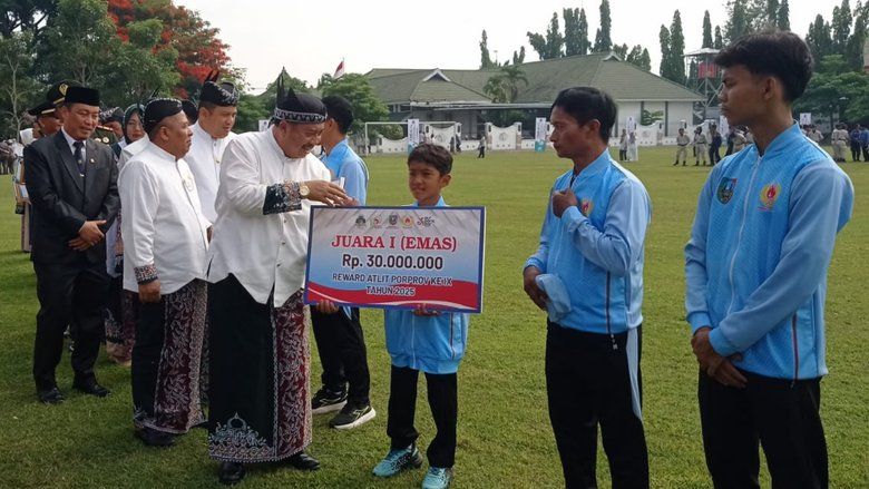 Berprestasi, Atlet dan Pelatih Porprov 2025 Terima Bonus Rp1,5 Miliar di HUT Jombang