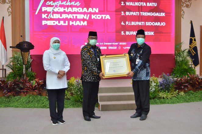 Gresik Terima Penghargaan Sebagai Kabupaten Peduli Hak Asasi Manusia Tahun 2020