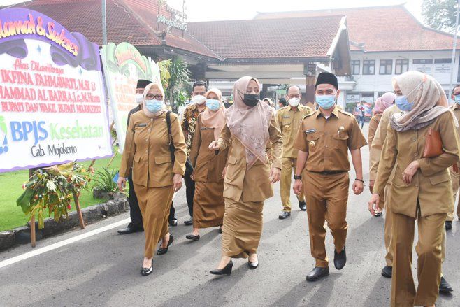 Bupati Mojokerto Ikfina Janji Tak Ikuti Jejak Korupsi Suami